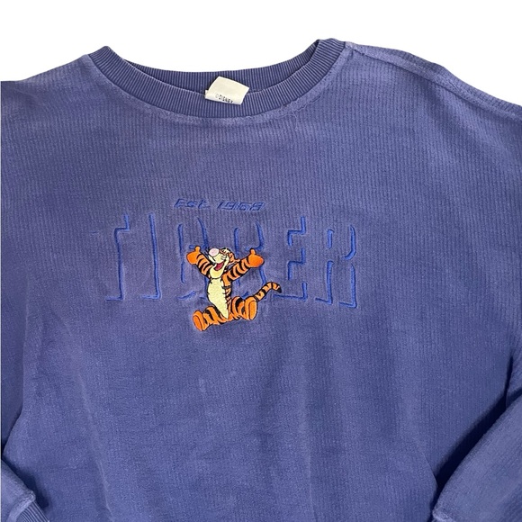 VTG 90s Disney Store Tigger Embroidered Crewneck - Made in Russia - Medium - Picture 2 of 5